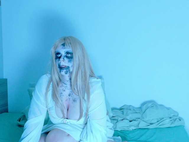 Red-RoxyFoxy live cam on BongaCams