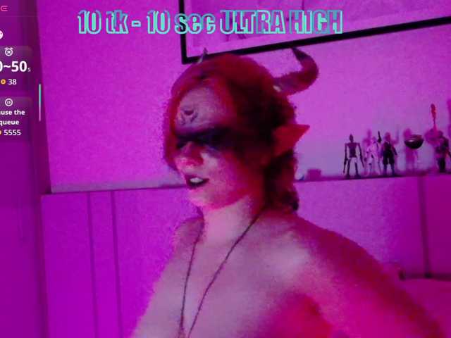 Red-RoxyFoxy live cam on BongaCams