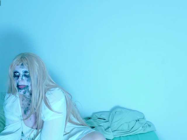 Red-RoxyFoxy live cam on BongaCams
