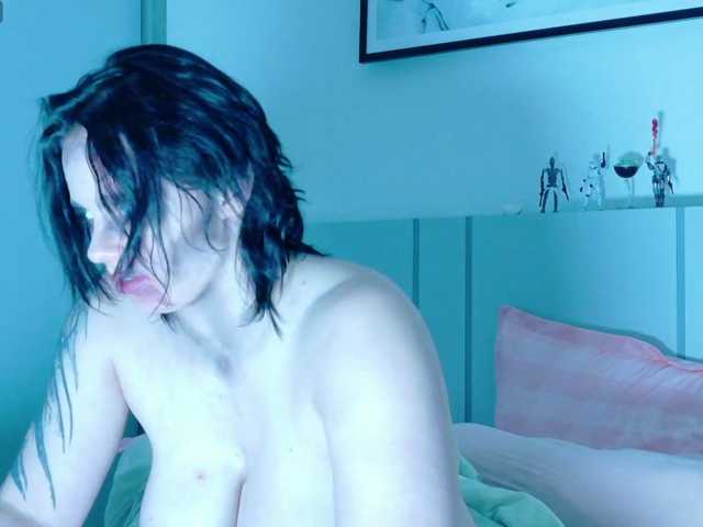 Red-RoxyFoxy, live now on BongaCams