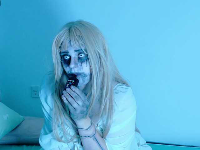 Red-RoxyFoxy live cam on BongaCams