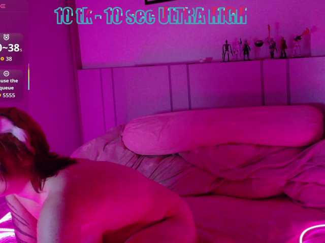 Red-RoxyFoxy live cam on BongaCams