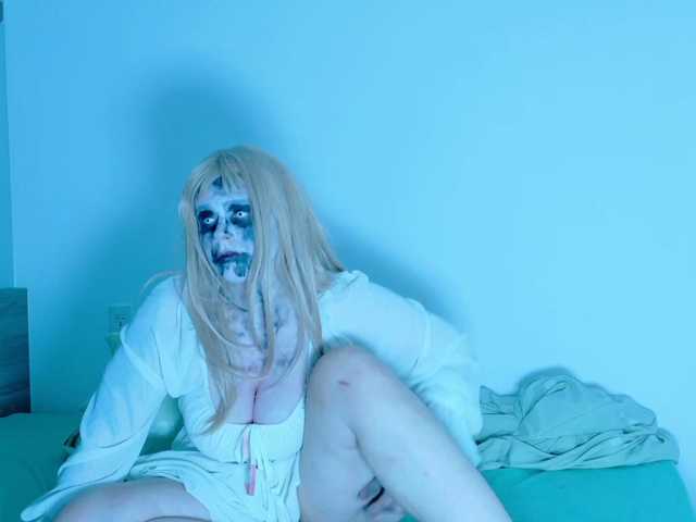 Red-RoxyFoxy live cam on BongaCams