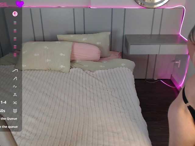 Red-RoxyFoxy live cam on BongaCams