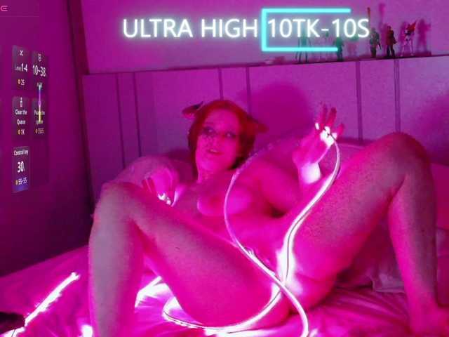 Red-RoxyFoxy live cam on BongaCams