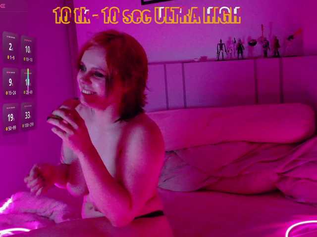 Red-RoxyFoxy live cam on BongaCams
