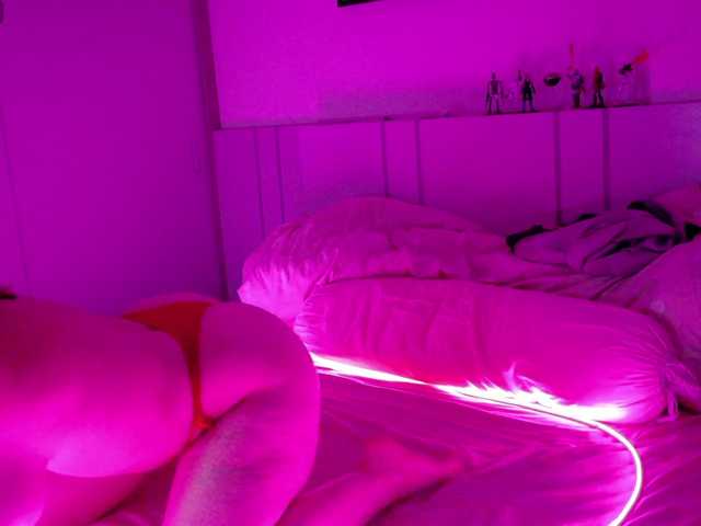 Red-RoxyFoxy live cam on BongaCams