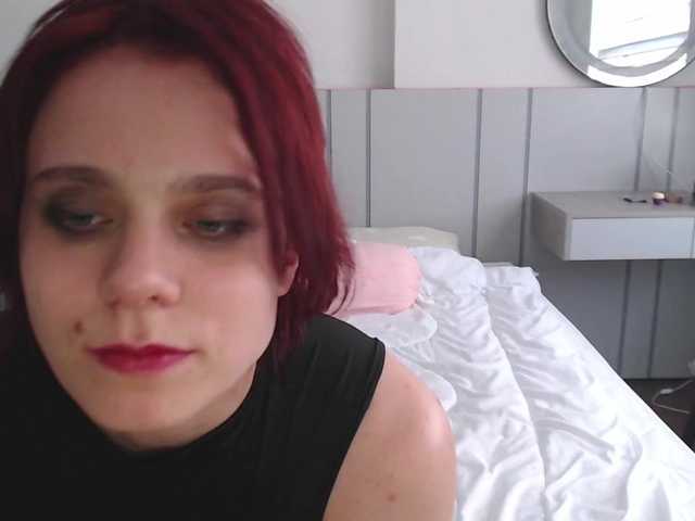 Red-RoxyFoxy live cam on BongaCams