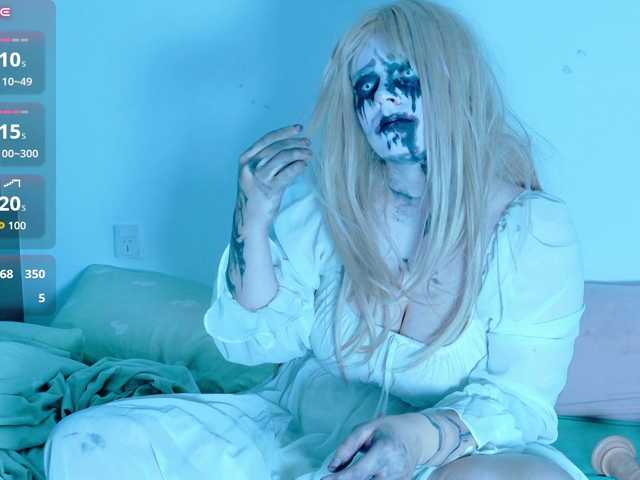 Red-RoxyFoxy live cam on BongaCams