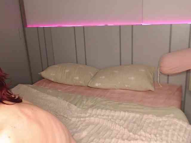 Red-RoxyFoxy webcam