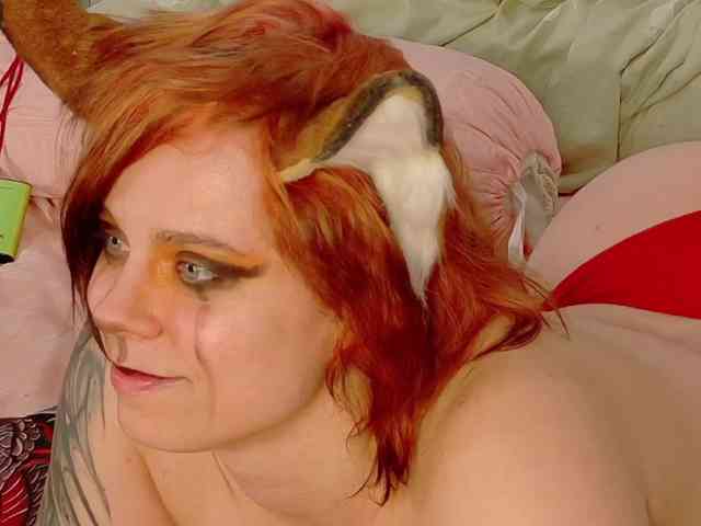 Red-RoxyFoxy webcam