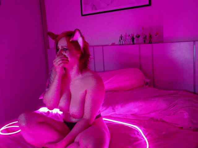 Red-RoxyFoxy webcam