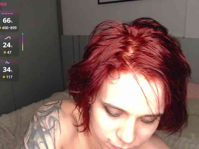 Red-RoxyFoxy webcam