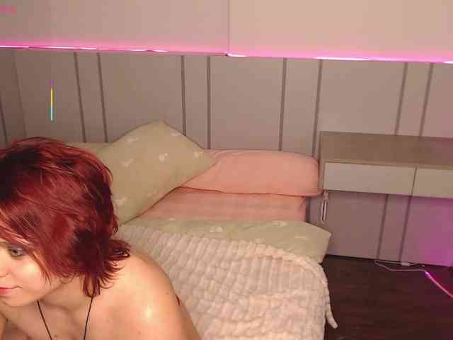 Red-RoxyFoxy webcam