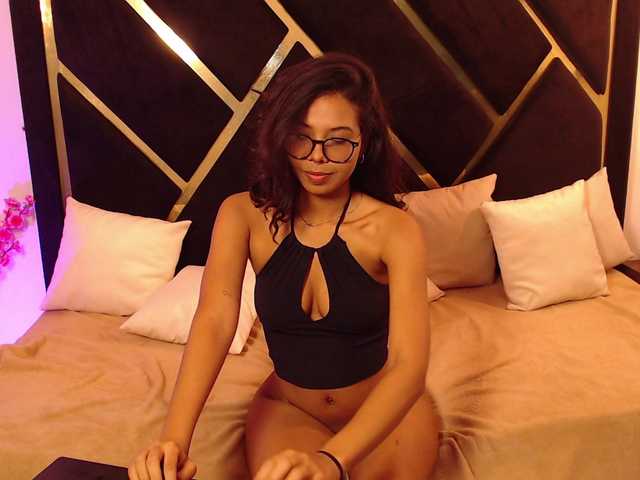 Vixenkitty live cam on BongaCams