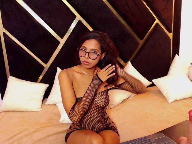 Vixenkitty live cam on BongaCams