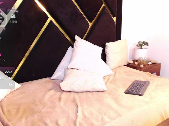 Vixenkitty live cam on BongaCams