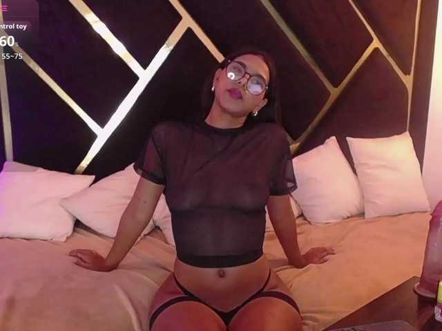 Vixenkitty live cam on BongaCams