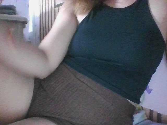 LUCKY17-1 webcam bongacams model stream image