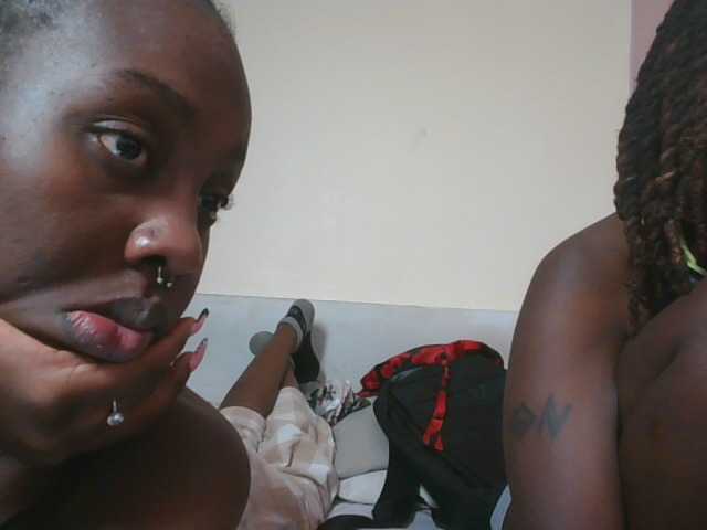 Sexydivas live cam on BongaCams