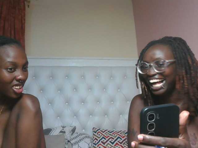 Sexydivas live cam on BongaCams