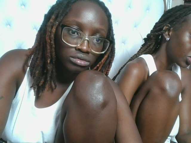 Sexydivas live cam on BongaCams