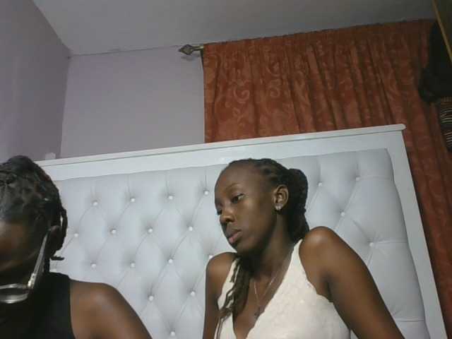Sexydivas live cam on BongaCams