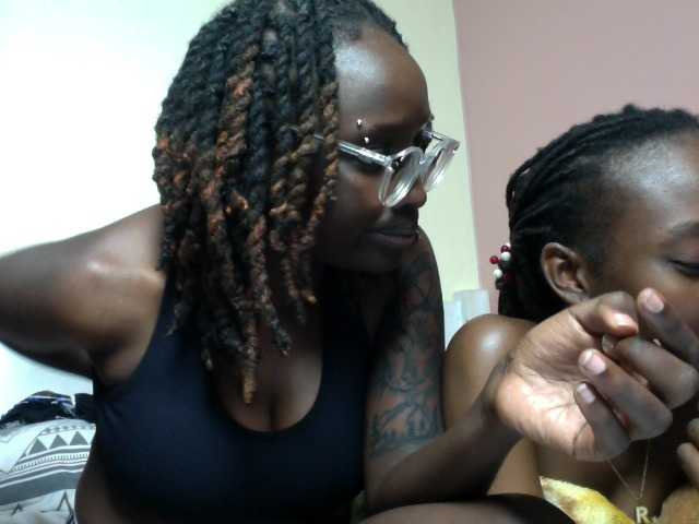 Sexydivas live cam on BongaCams