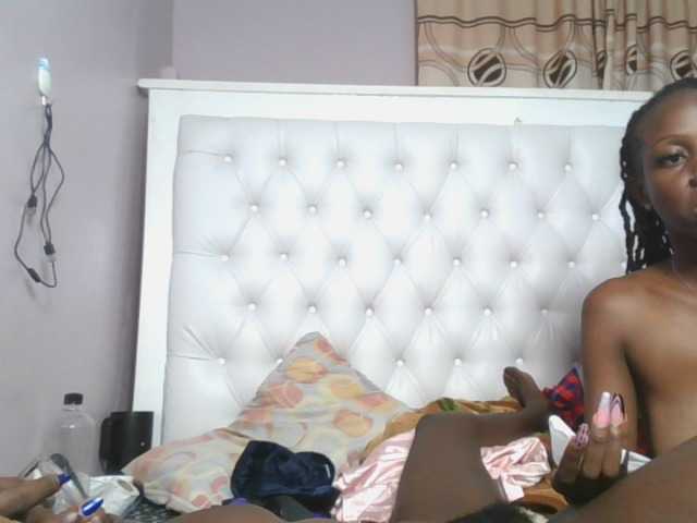 Sexydivas live cam on BongaCams