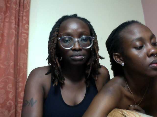 Sexydivas live cam on BongaCams