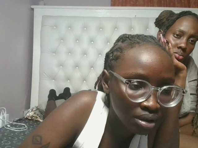 Sexydivas live cam on BongaCams