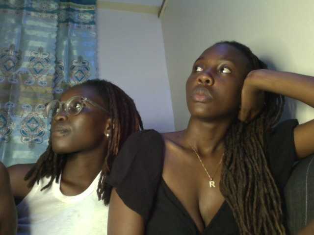 Sexydivas live cam on BongaCams