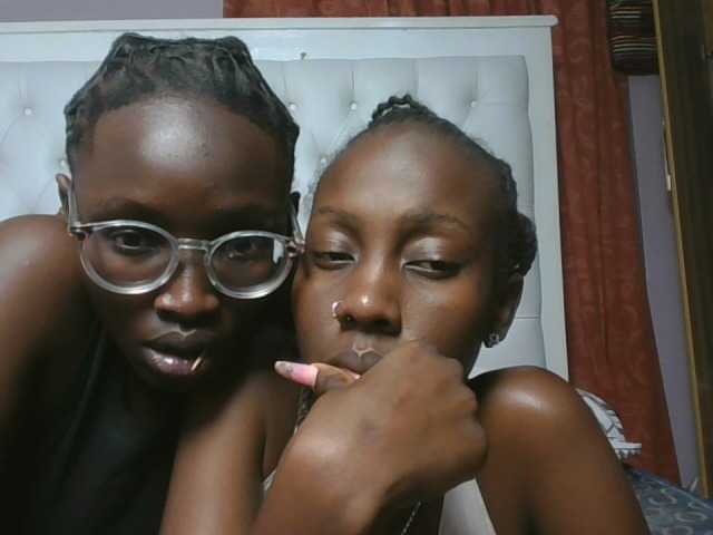 Sexydivas live cam on BongaCams