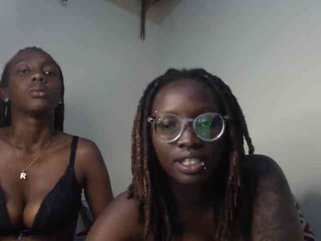 sexydivas's live room