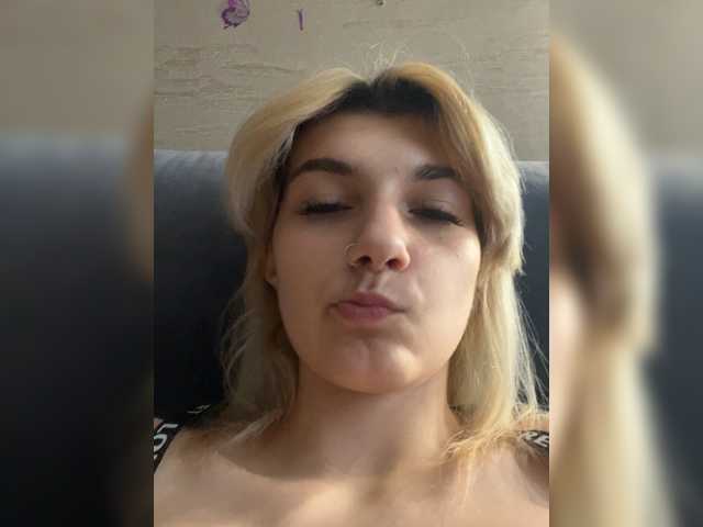 Ksyusha12 live cam on BongaCams