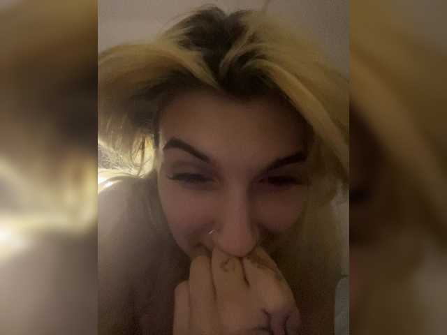 Ksyusha12 live cam on BongaCams