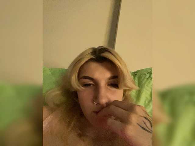 Ksyusha12 live cam on BongaCams