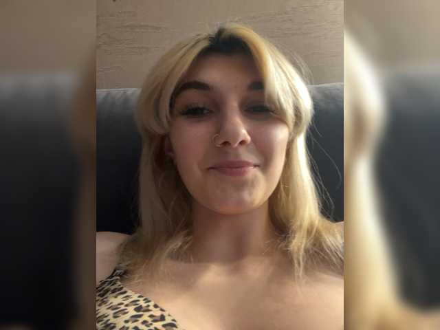 Ksyusha12 live cam on BongaCams