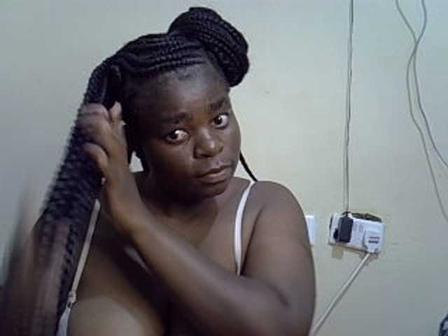 Roxynoir1 live cam on BongaCams
