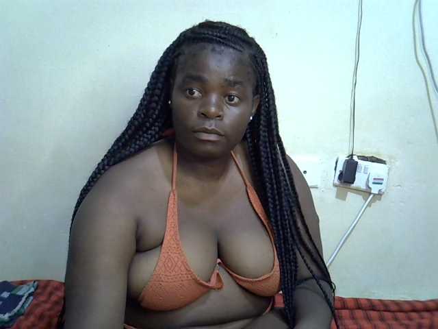 Roxynoir1 live cam on BongaCams