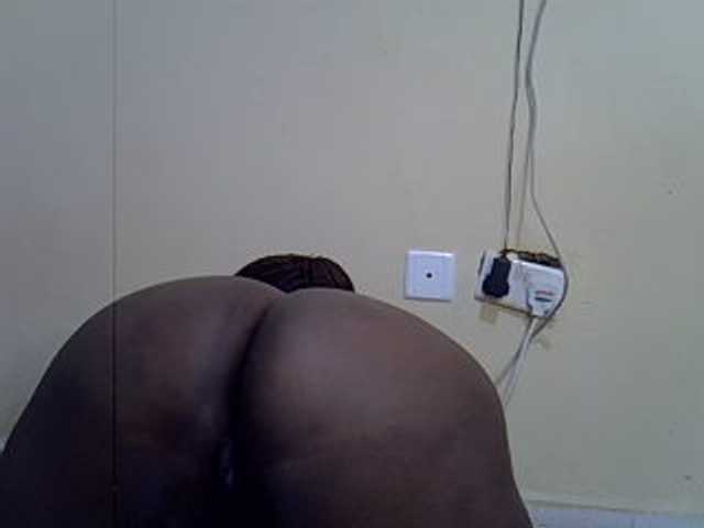 Roxynoir1 live cam on BongaCams
