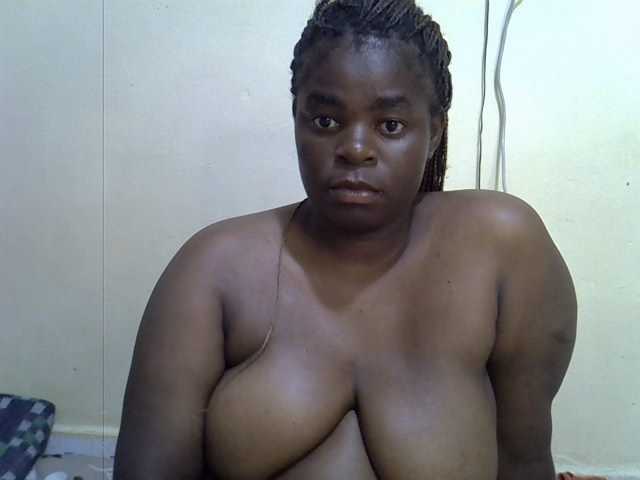 Roxynoir1 live cam on BongaCams