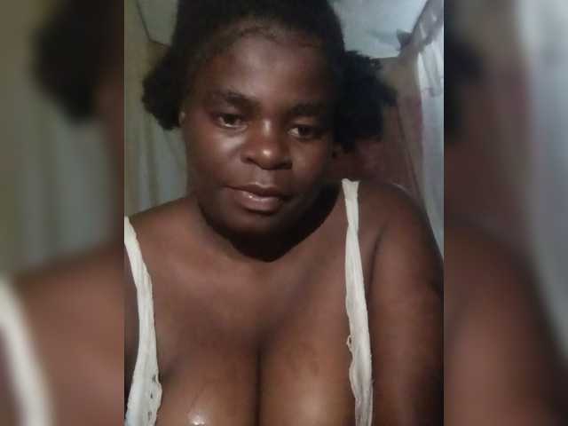 Roxynoir1 live cam on BongaCams