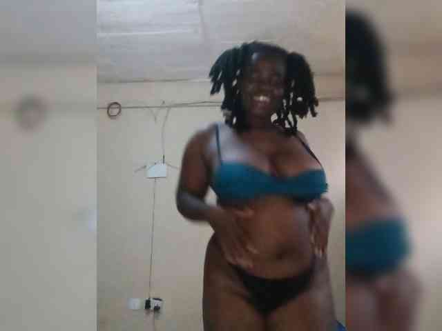Roxynoir1 webcam