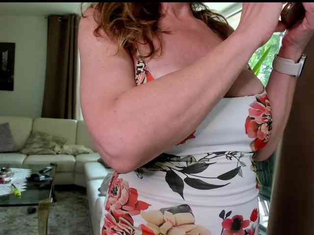 Model: BustyNatascha-Milf