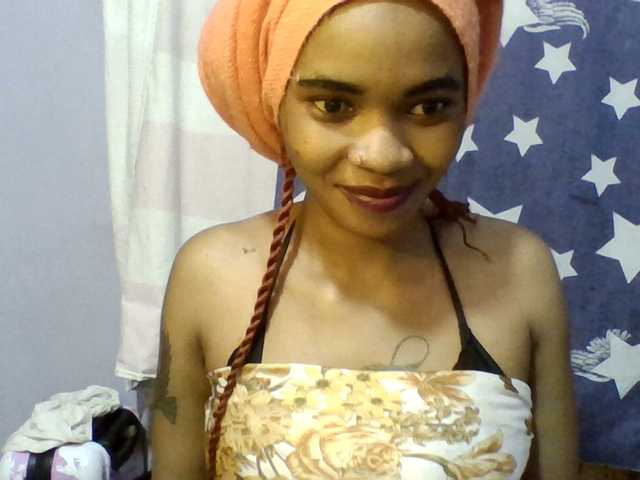 Prettie-brownskin live cam on BongaCams