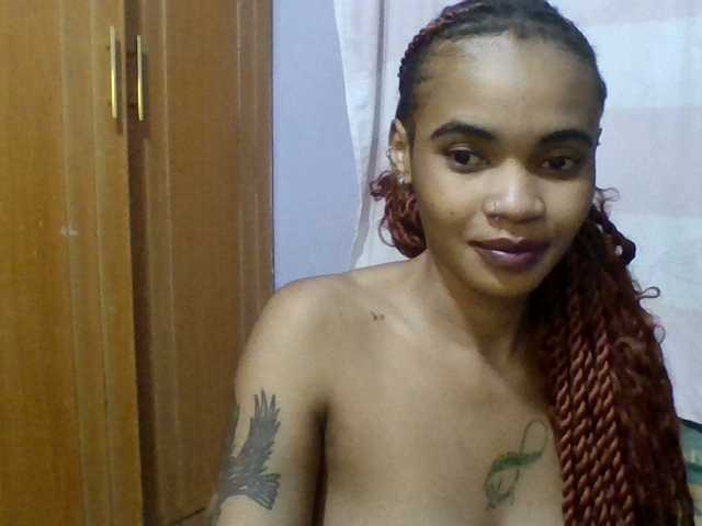 Prettie-brownskin live cam on BongaCams