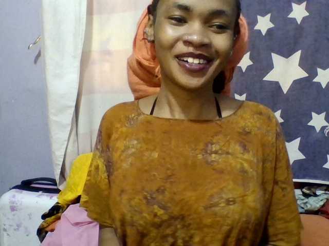 Prettie-brownskin live cam on BongaCams