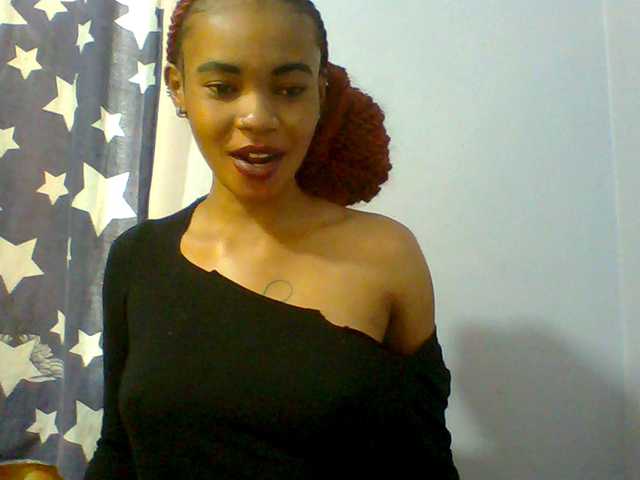 Prettie-brownskin live cam on BongaCams