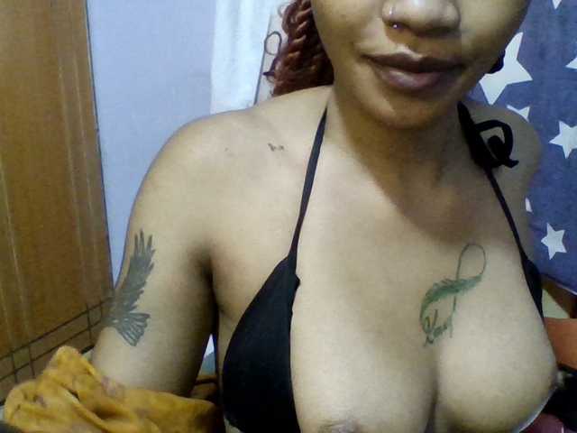 Prettie-brownskin live cam on BongaCams